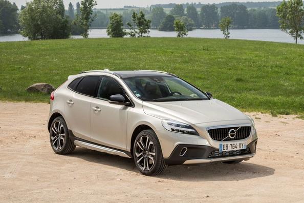 Terenska predelava kombilimuzine Volvo V40 Cross Country