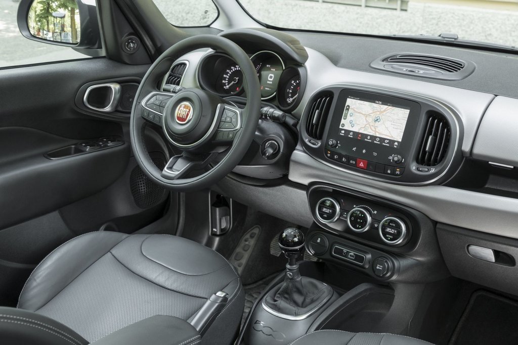 Pregled kompaktnega enoprostorca Fiat 500L