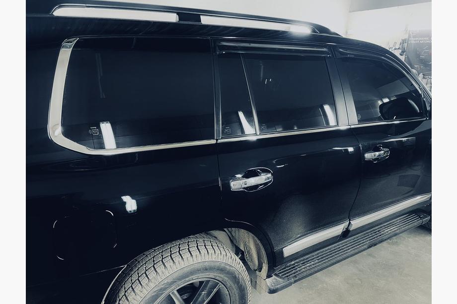 Toyota Land Cruiser 200 2007–2021 Nerjaveči kotni obrobi zadnjega stekla (2 kos) Fotografija 2