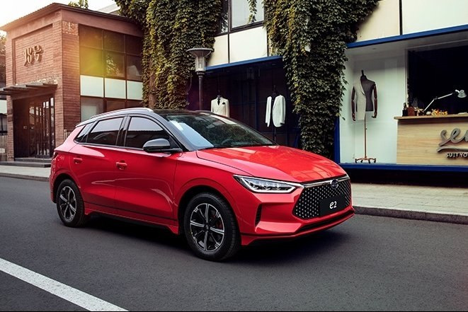 Električni petvratni kombilimuzina BYD e2