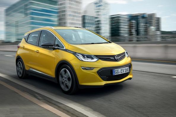 Pregled električnega kompaktnega kombilimuzinskega Opel Ampera-e