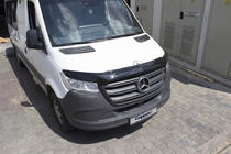 Mercedes Sprinter W907/W910 2018– Deflektor pokrova motorja (EuroCap) fotografija 12