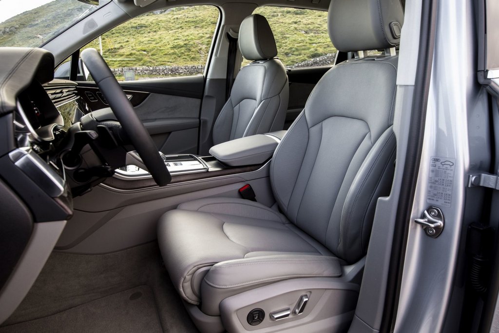 Pregled posodobljenega premium križanca Audi Q7