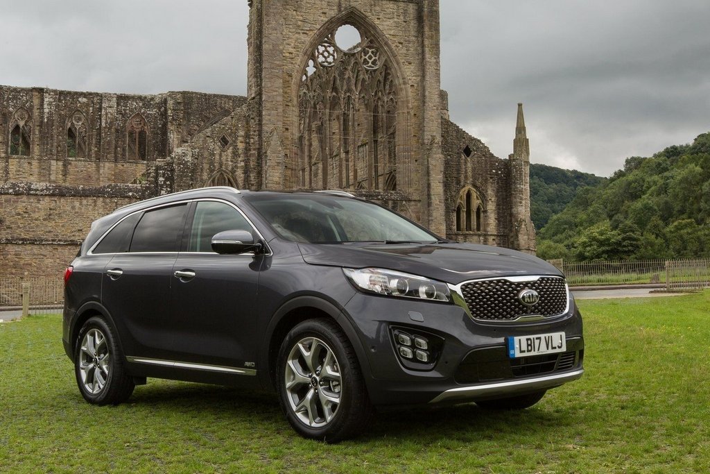 Pregled prenovljenega crossoverja KIA Sorento tretje generacije