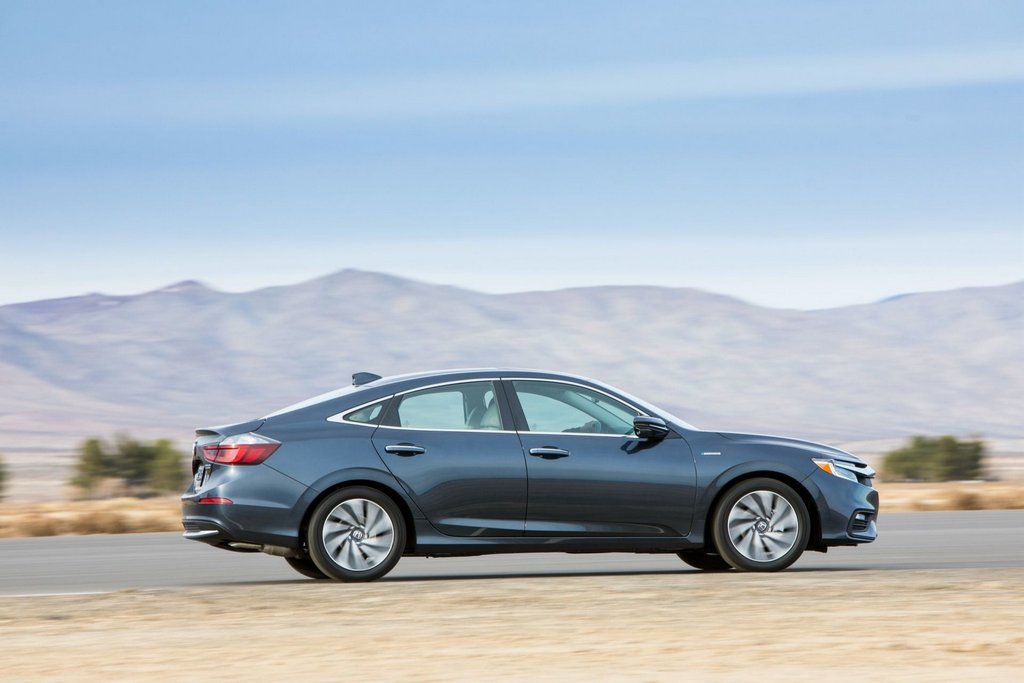 Tretja generacija hibridne limuzine Honda Insight