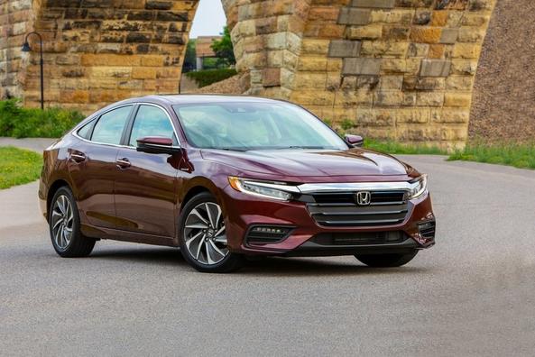 Tretja generacija hibridne limuzine Honda Insight