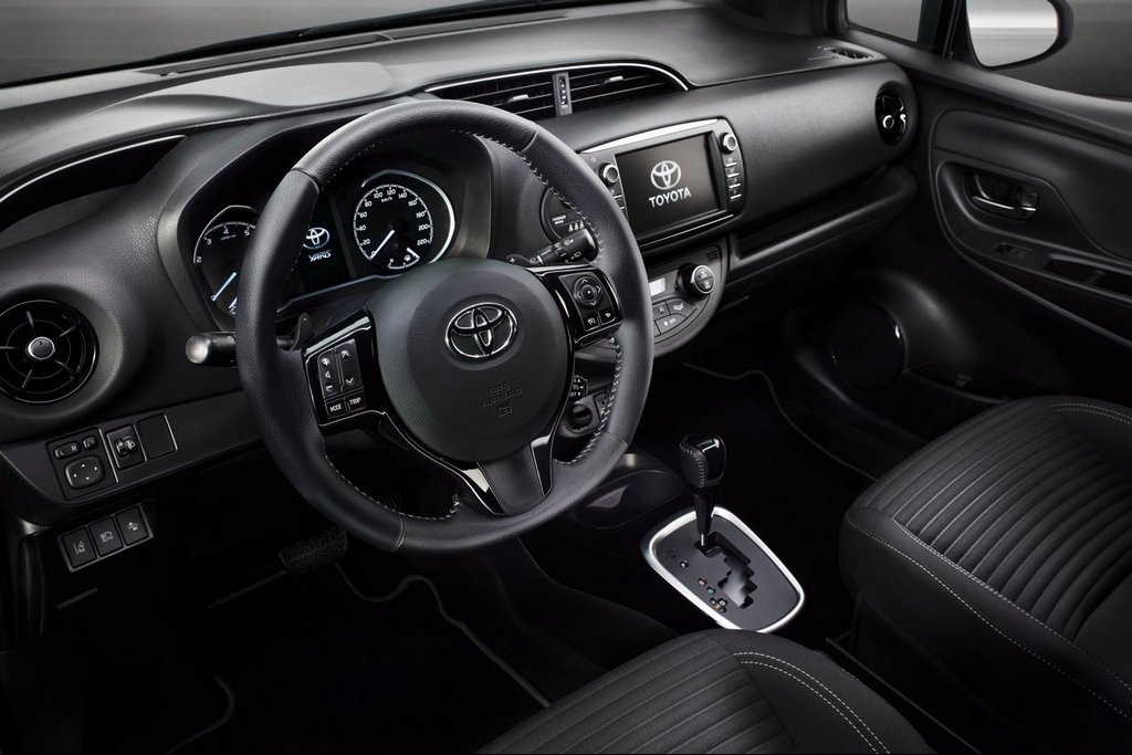 Pregled posodobljenega subkompaktnega kombilimuzinskega modela Toyota Yaris