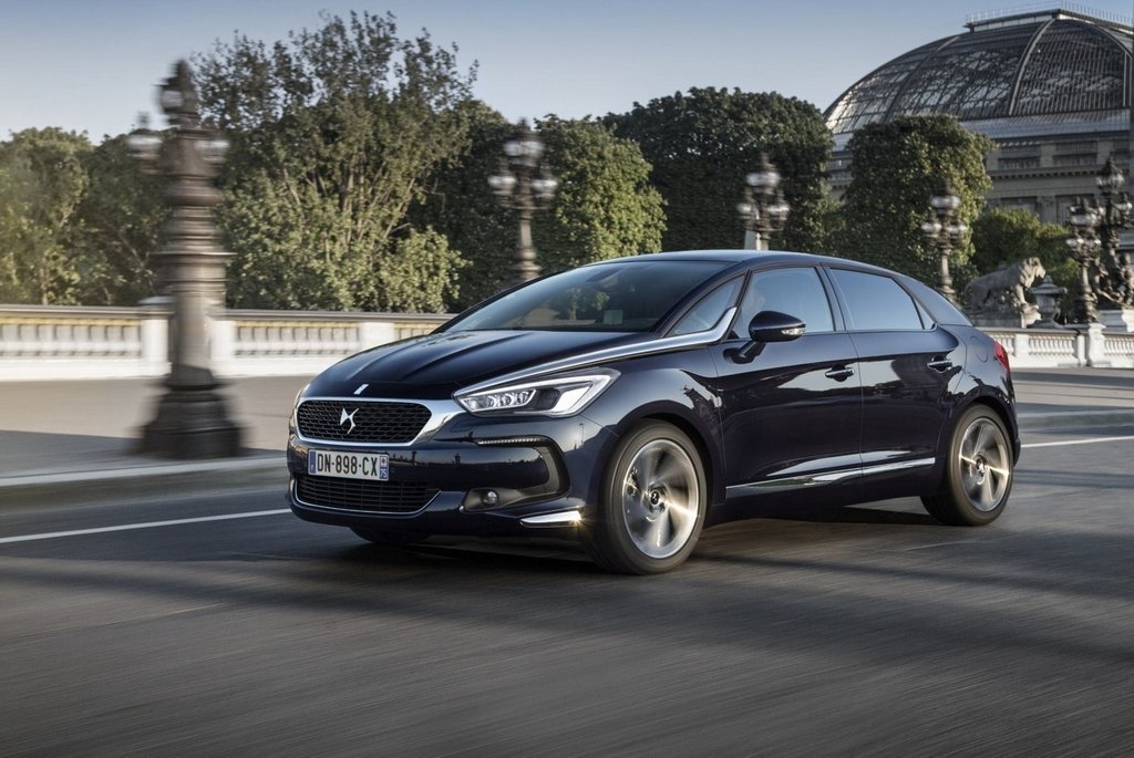 Prenovljeni petvratni kombilimuzinski Citroen DS5
