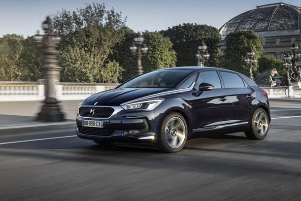 Prenovljeni petvratni kombilimuzinski Citroen DS5