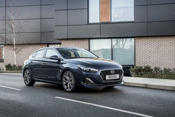 Pregled kompaktnega liftbacka Hyundai i30 Fastback