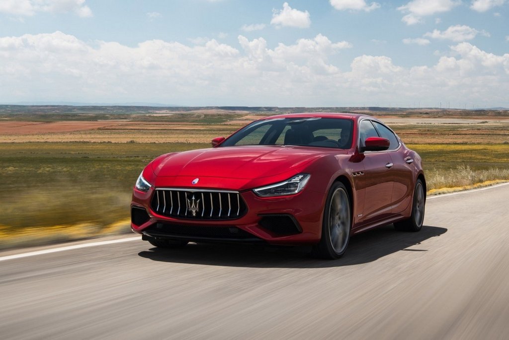Pregled športne limuzine Maserati Ghibli