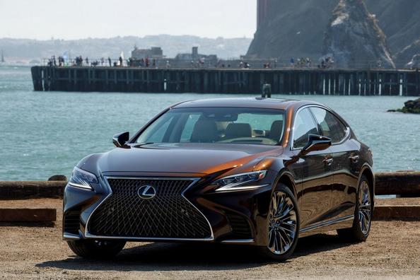 Polnovelikostna luksuzna limuzina Lexus LS 500