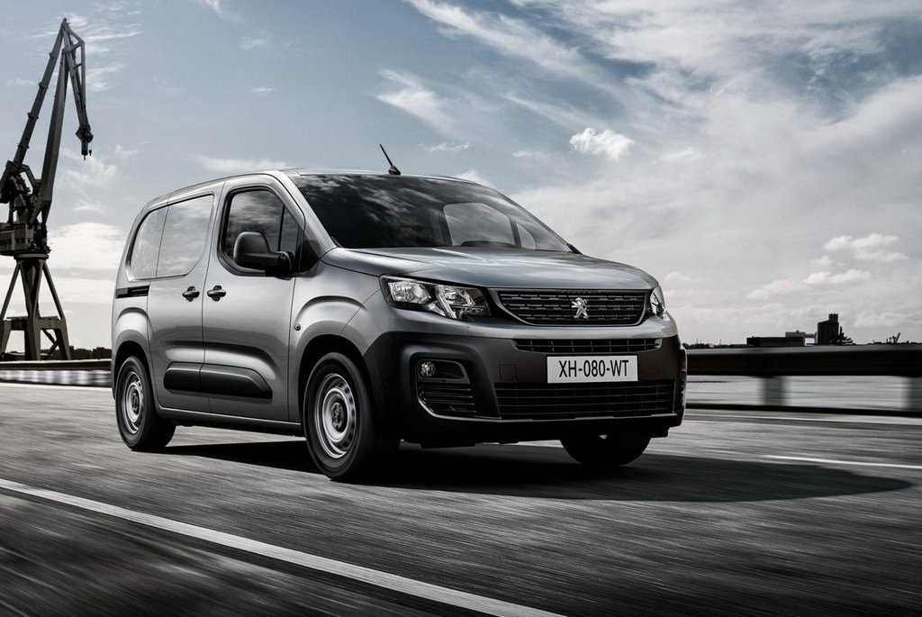 Pregled kompaktnega dostavnika Peugeot Partner