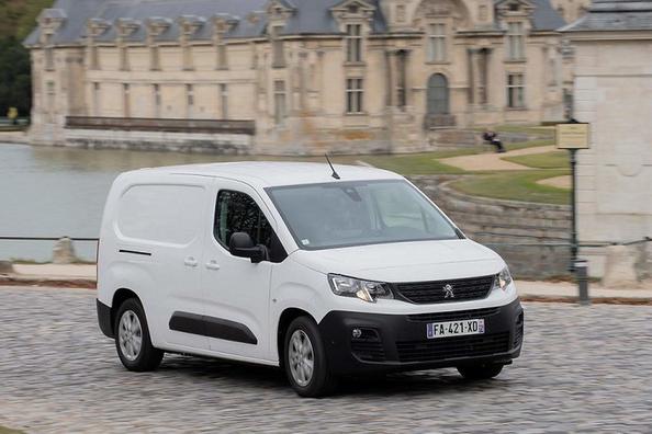 Pregled kompaktnega dostavnika Peugeot Partner