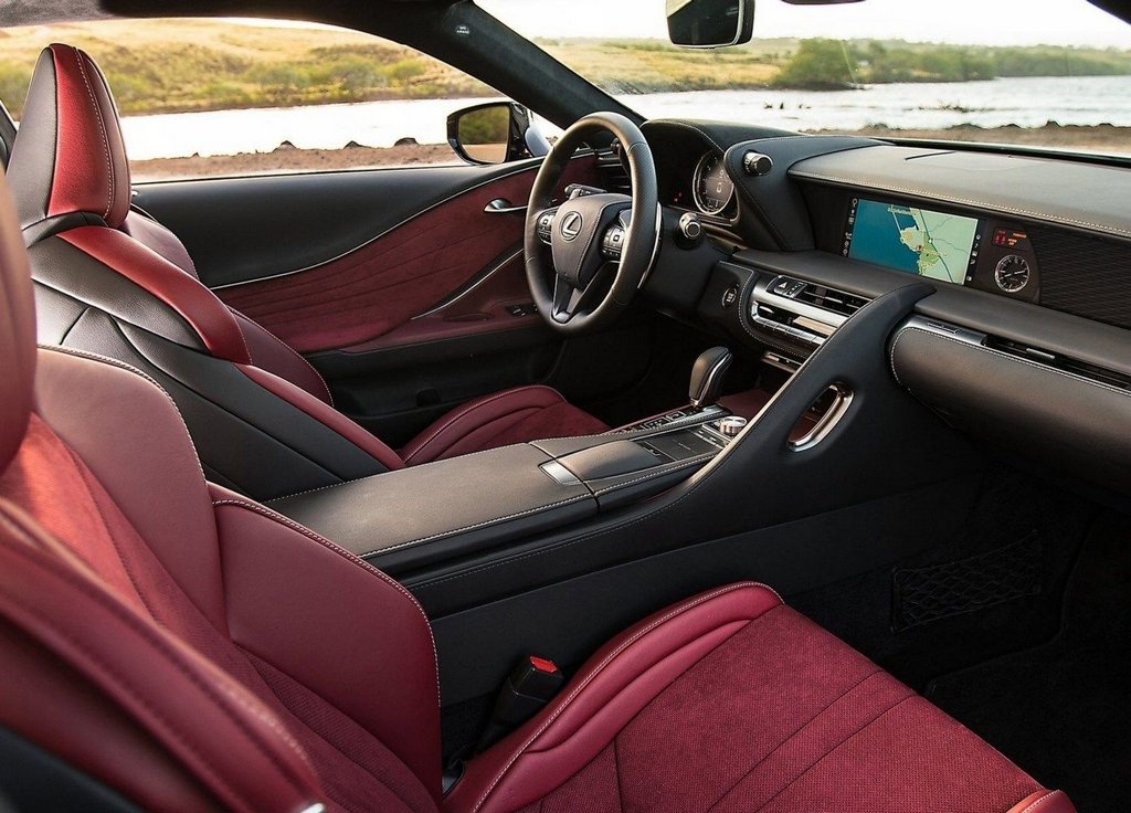 Pregled visokozmogljivega kupeja Lexus LC500