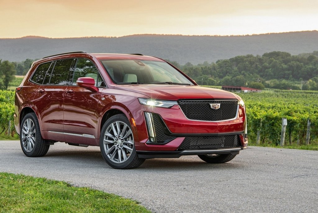Pregled polno dimenzioniranega križanca Cadillac XT6
