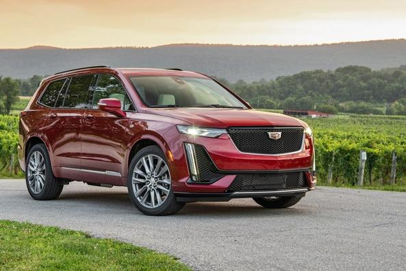 Pregled polno dimenzioniranega križanca Cadillac XT6