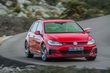 Pregled športnega kombilimuzinskega vozila Volkswagen Golf GTI fotografija 2