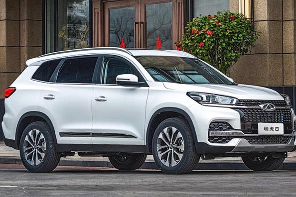 Pregled srednje velikega križanca Chery Tiggo 8