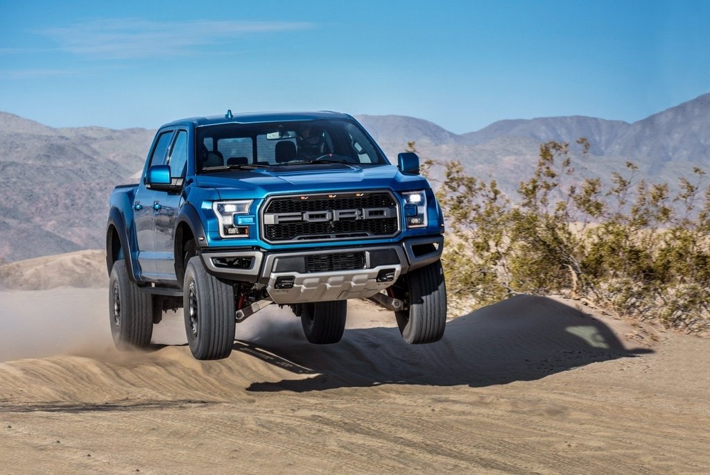 Pregled poltovornega pickupa Ford F-150 Raptor
