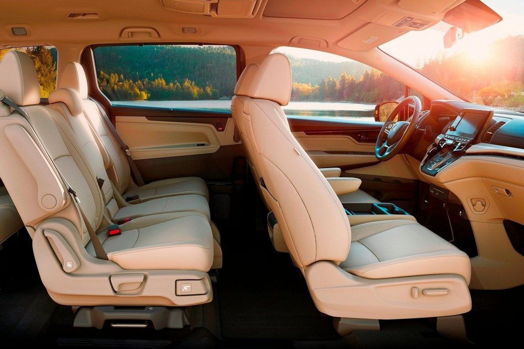 Pregled osemsedežnega polnovelikostnega enoprostorca Honda Odyssey