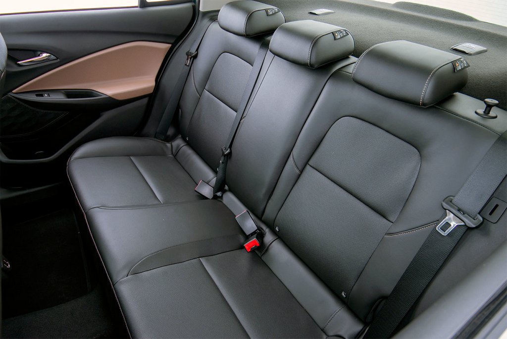 Pregled cenovno ugodne kompaktne limuzine Chevrolet Onix