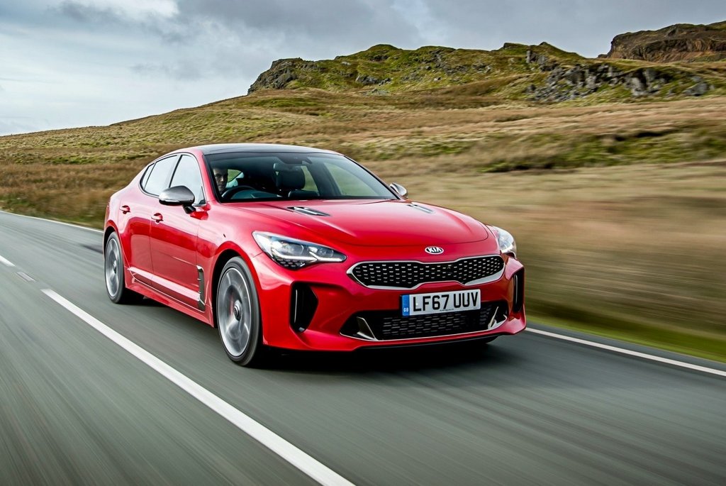 Pregled polno velikostnega liftbacka KIA Stinger