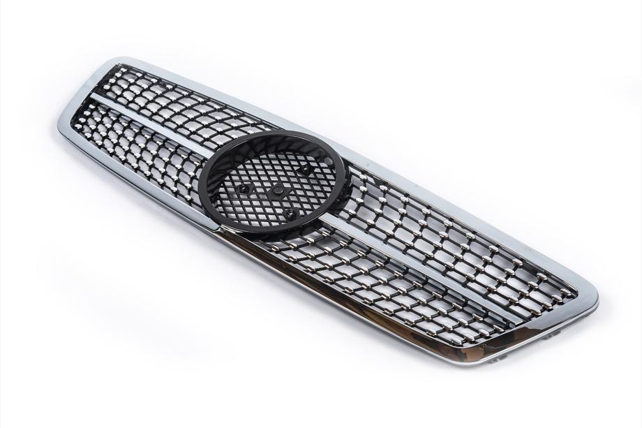 Mercedes razred C W203 2000–2007 Sprednja maska hladilnika Diamond Silver Fotografija 3