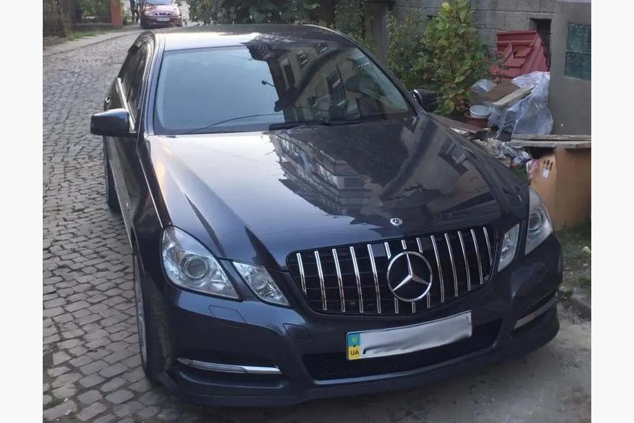 Mercedes E-class W212 2009–2016 Sprednja maska GT Panamericana (2009-2012) Image