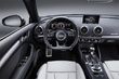 Pregled nabitega štirikolesno gnanega kombilimuzinskega modela Audi RS3 Sportback fotografija 11