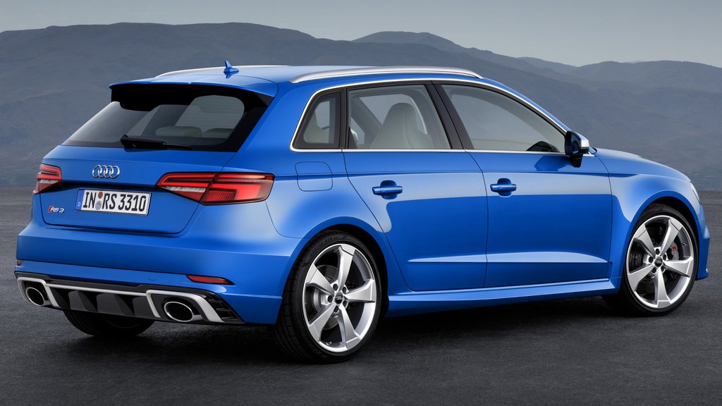 Pregled nabitega štirikolesno gnanega kombilimuzinskega modela Audi RS3 Sportback