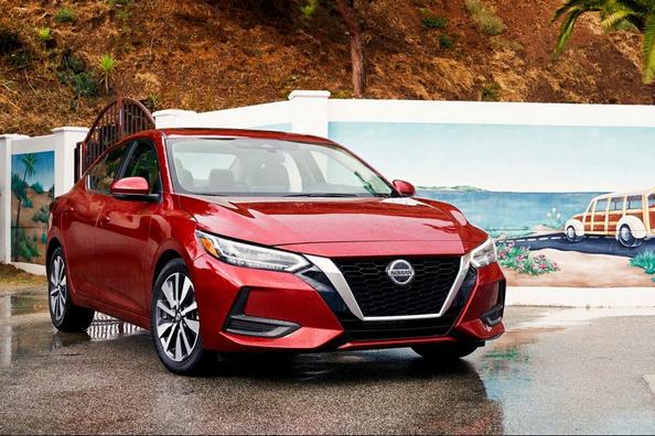 Pregled limuzine Nissan Sentra modelnega leta 2020