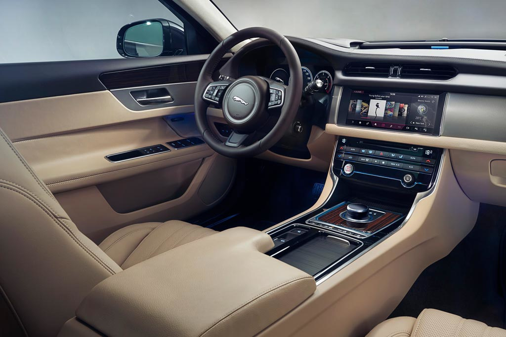 Pregled premijskega karavana Jaguar XF Sportbrake