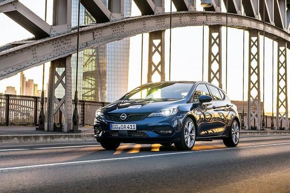 Pregled posodobljenega modela Opel Astra Hatchback