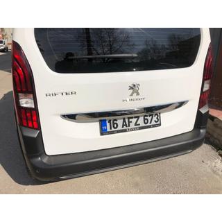 Nerjaveč letvica nad registrsko tablico fotografija 2