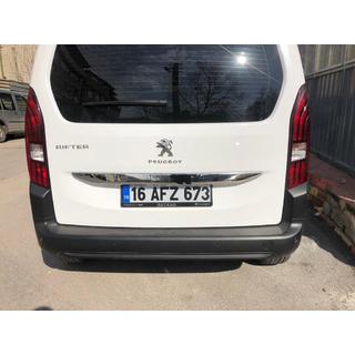 Nerjaveč letvica nad registrsko tablico fotografija 3