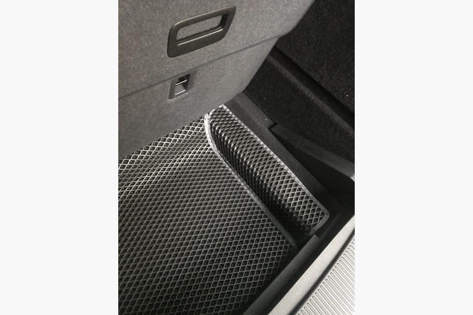 Volkswagen Sharan 2010–2023 Spodnja podloga prtljažnika (EVA, črna) Fotografija 2