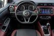 Pregled kompaktnega kombilimuzinskega Nissan Micra pete generacije fotografija 10
