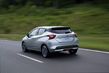 Pregled kompaktnega kombilimuzinskega Nissan Micra pete generacije fotografija 5