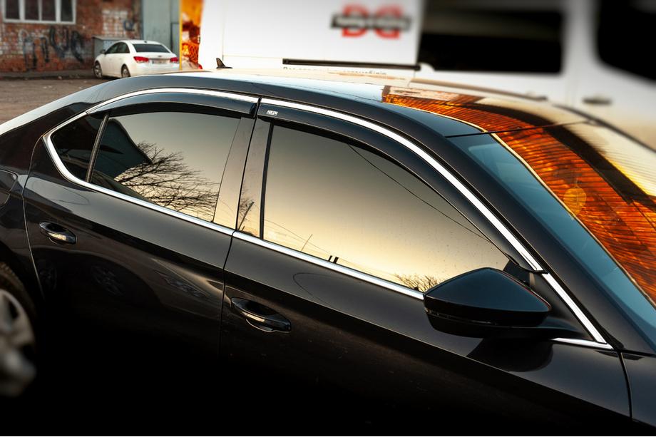 Skoda Superb 2015–2024 Deflektorji oken s kromirano letvijo SD (4 kosi, Niken) Image