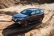Pregled terenskega vozila Toyota Fortuner s šasijo na okvirju fotografija 11
