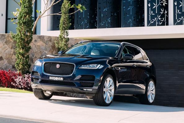 Srednje velik premijski križanec Jaguar F-Pace