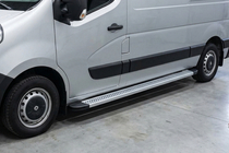 Opel Movano 2010–2021 Bočne stopnice Maya V2 (2 kosa, aluminij) Kratka medosna razdalja fotografija 1