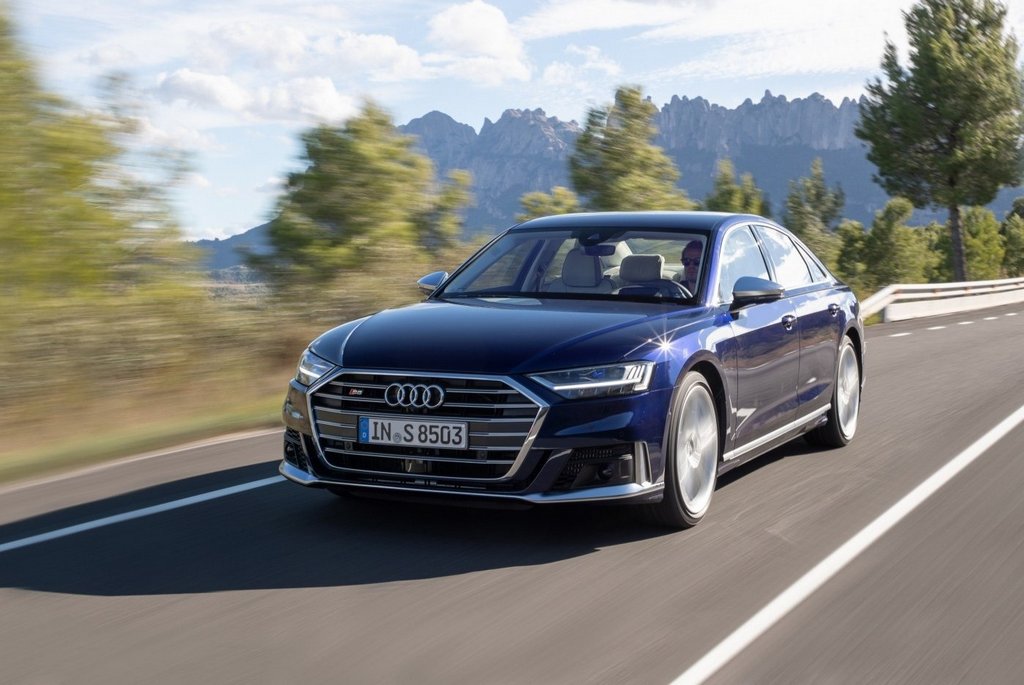 Športna luksuzna limuzina Audi S8