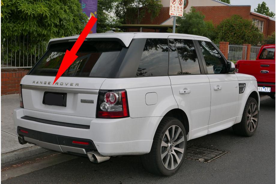 Range Rover Sport 2005–2013 Zadnja obloga nad registrsko tablico (siva) Fotografija 1