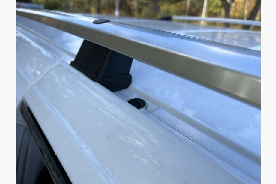 Mercedes Vito/V-razred W447 2014– Kromirane strešne vzdolžne letve DDU (plastične noge) Kratka medosna razdalja (SHORT) Fotografija 4