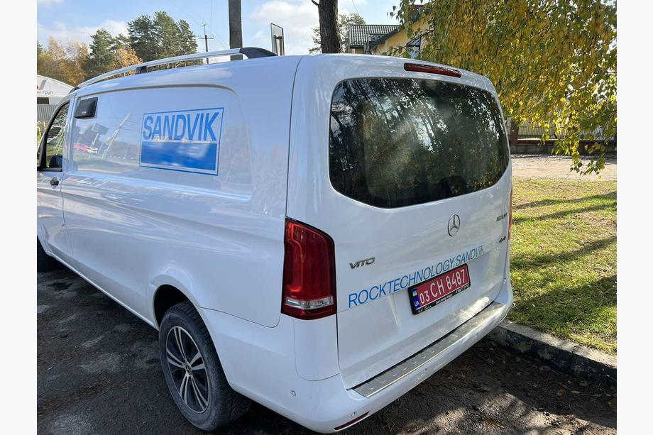 Mercedes Vito/V-razred W447 2014– Kromirane strešne vzdolžne letve DDU (plastične noge) Image