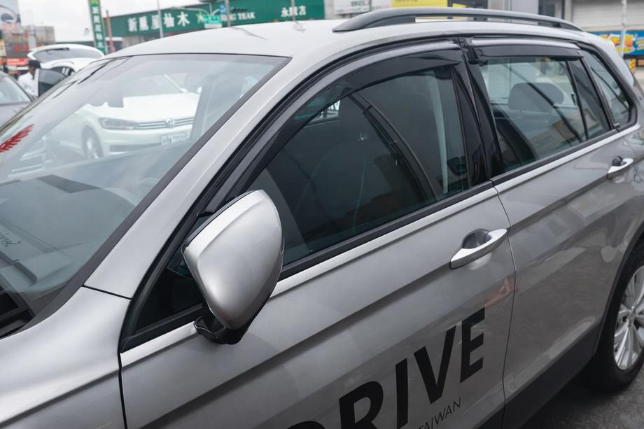Volkswagen Tiguan 2016–2023 Deflektorji oken (4 kosi, HIC) Image