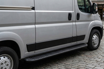 Fiat Ducato 2006–2025 Stranski pragovi Tayga Black (2 kosa, aluminij) fotografija 1