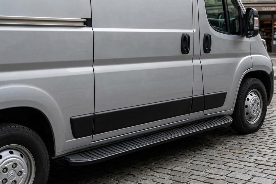 Fiat Ducato 2006–2025 Stranski pragovi Tayga Black (2 kosa, aluminij) Image